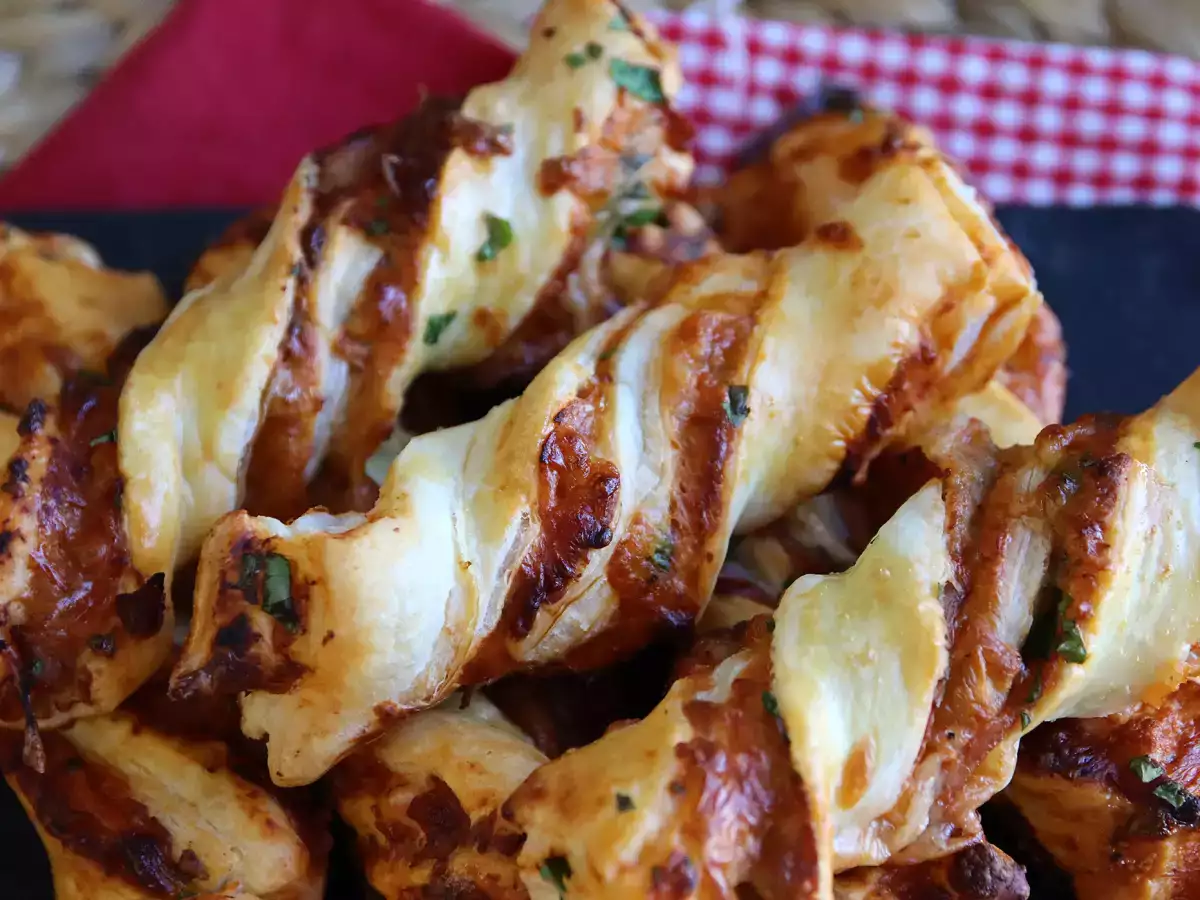 Maxi-smördegssnurror (tomat, skinka, mozzarella och persilja) - foto 4