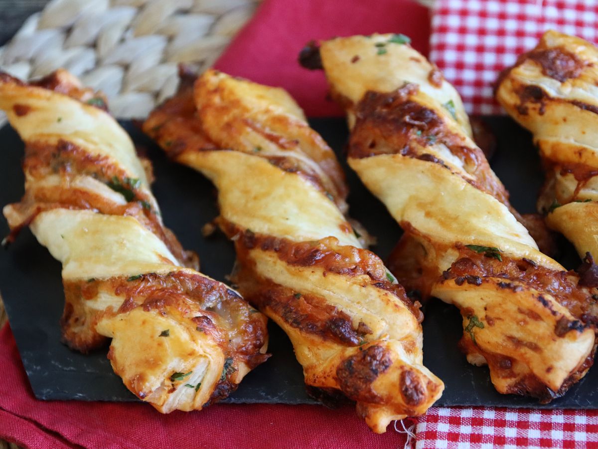 Maxi smördegssnurror (tomat, skinka, mozzarella, persilja) - foto 2