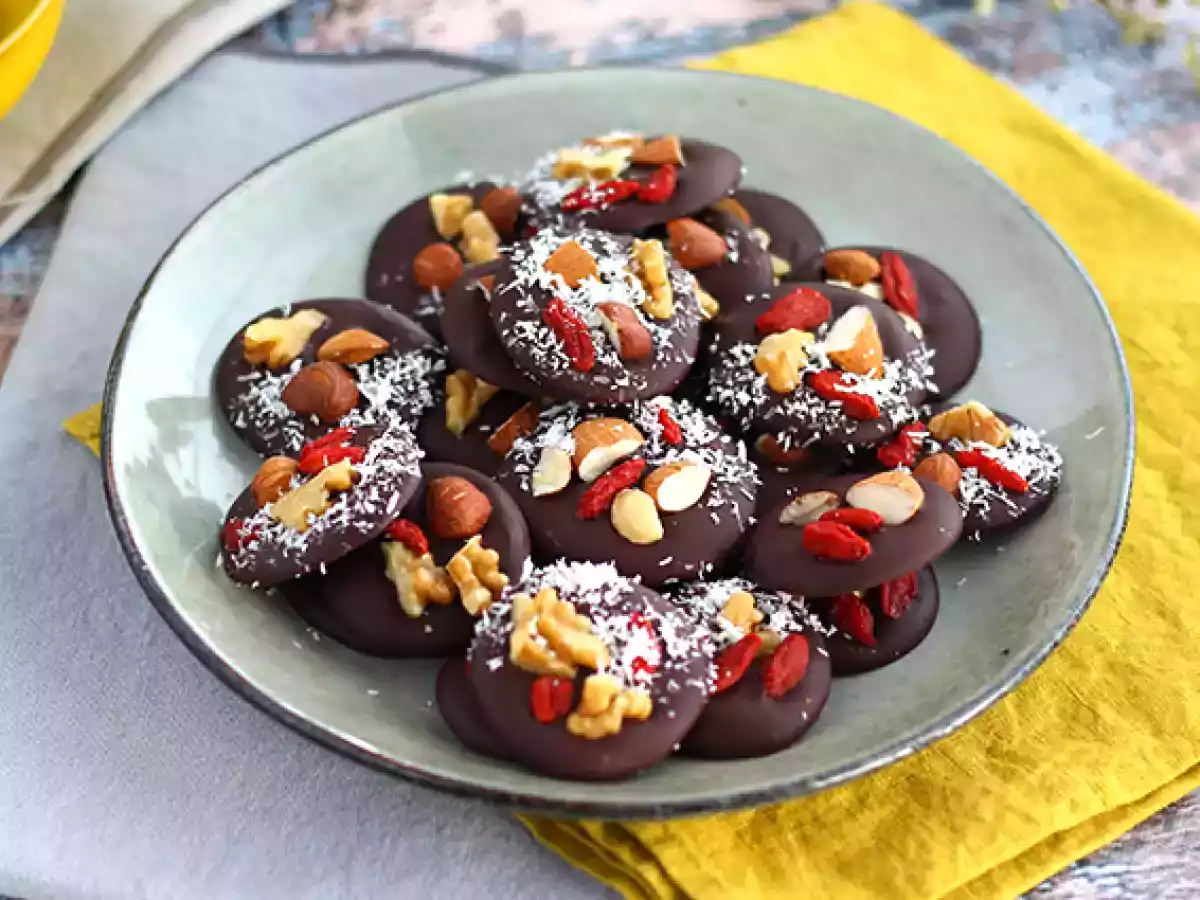 Mendiants, choklad med torkad frukt