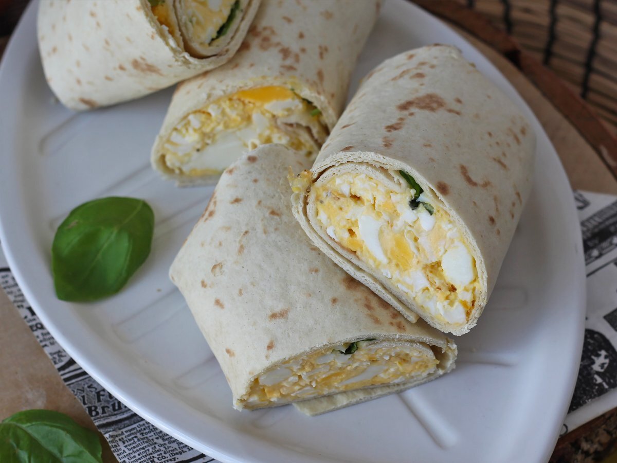 Mjuk och superproteinfylld wrap med ägg och fetaost - foto 2