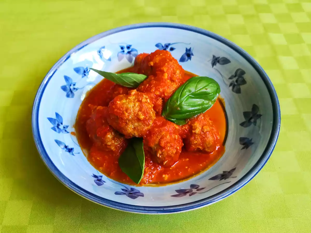 Mjuka och smakrika köttbullar med sås - foto 5