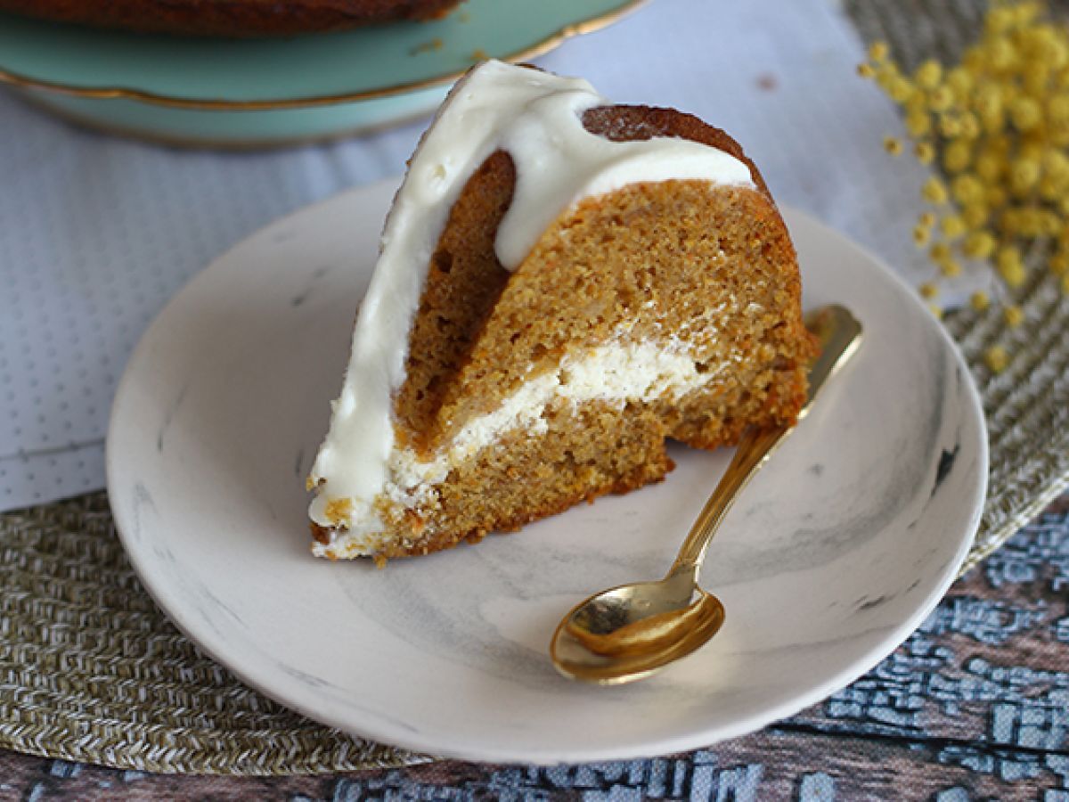 Morotskaka med cheesecakefyllning - foto 6