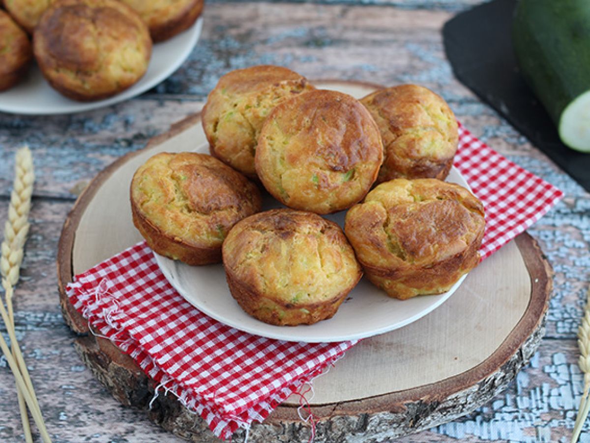 Muffins med zucchini och getost