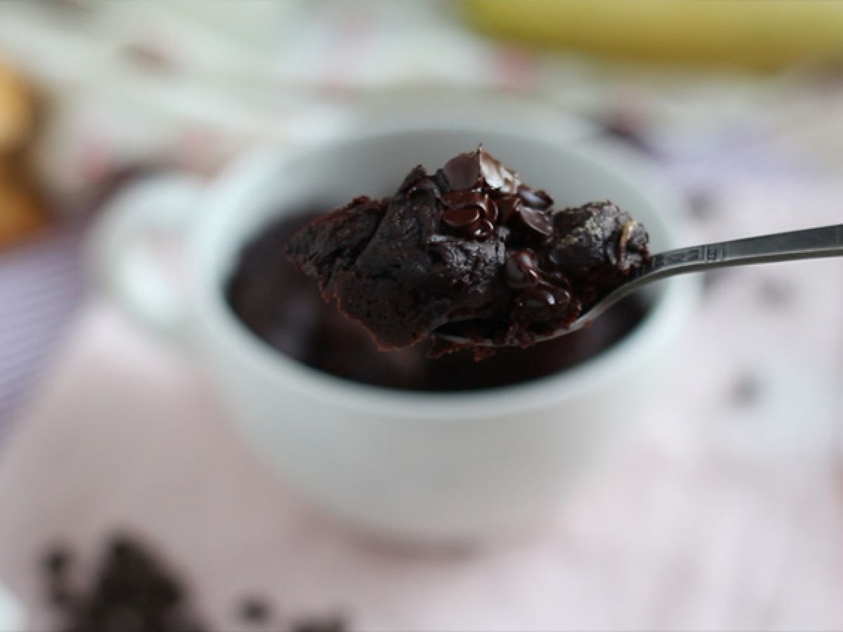 Mug cake med choklad och jordnötssmör i mikrovågsugnen på 1 minut. - foto 3