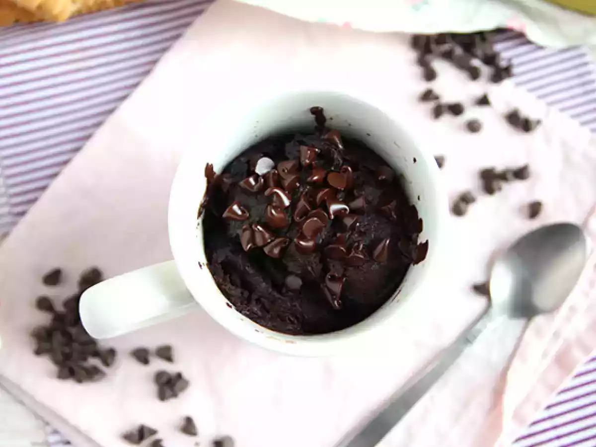 Mug cake med choklad och jordnötssmör i mikrovågsugnen på 1 minut. - foto 6