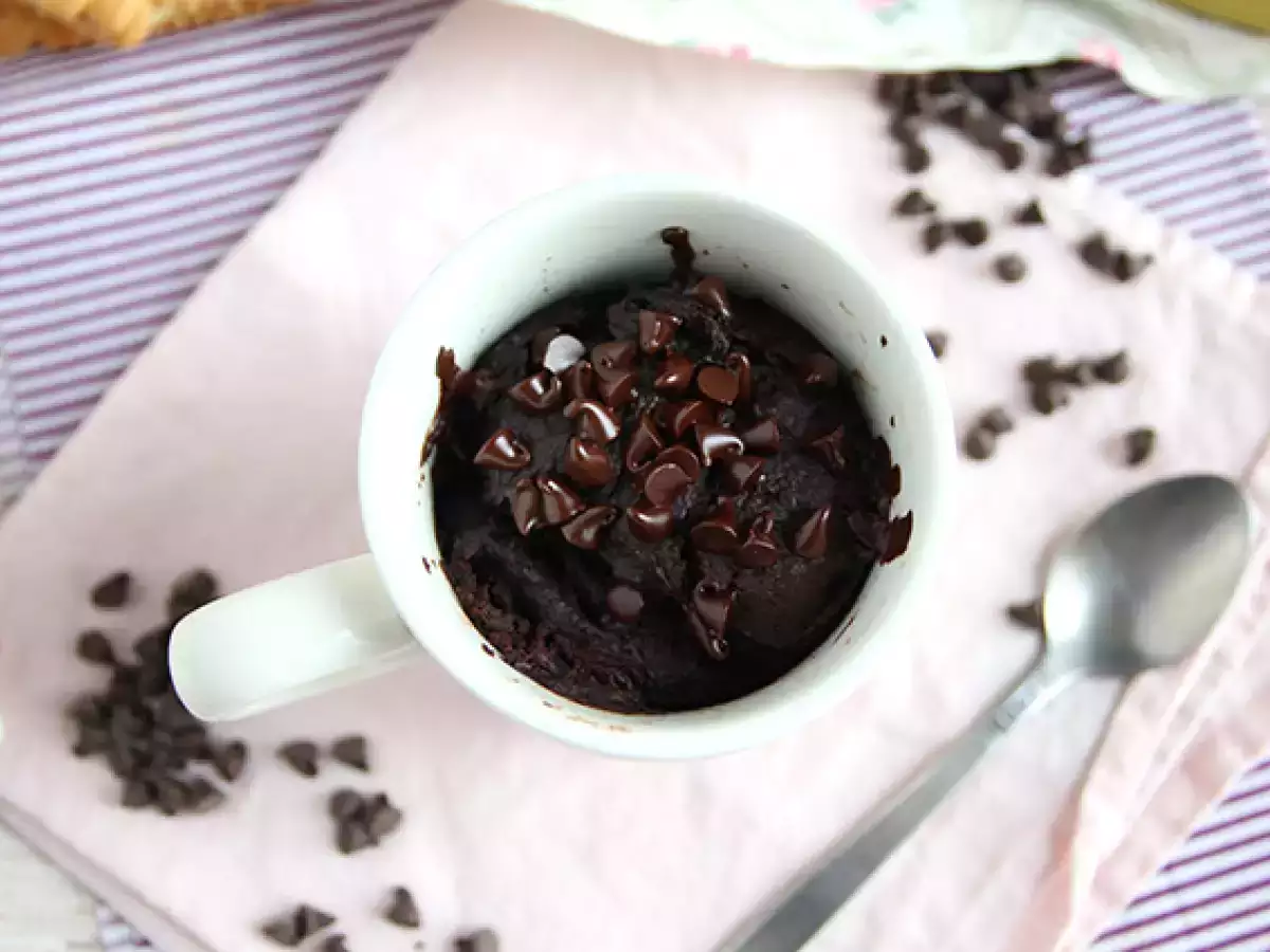 Mugcake med choklad och jordnötssmör i mikrovågsugn på 1 minut - foto 6
