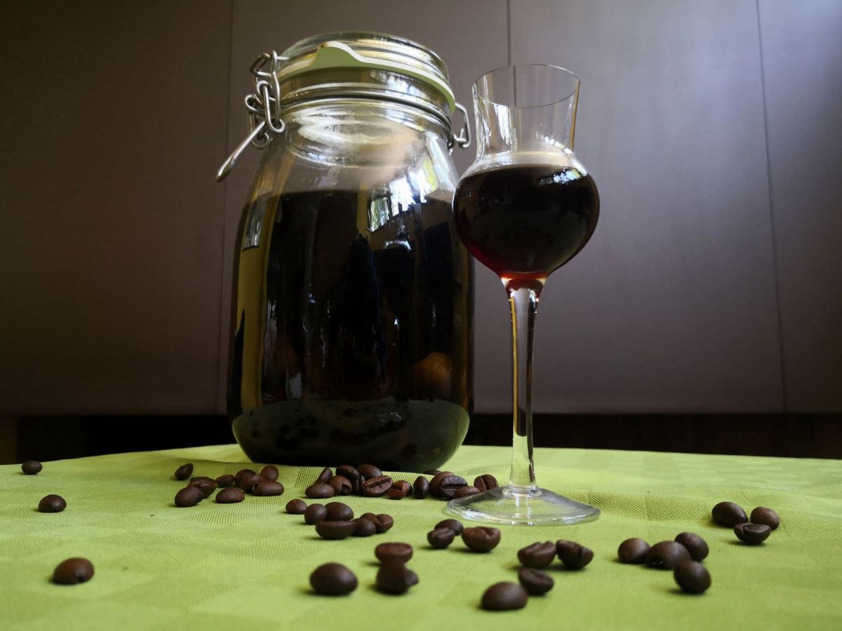 Nocino, receptet och ingredienserna för att göra det hemma