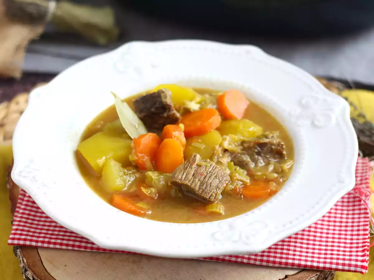 Nötkött- och potatisgryta i tryckkokare
