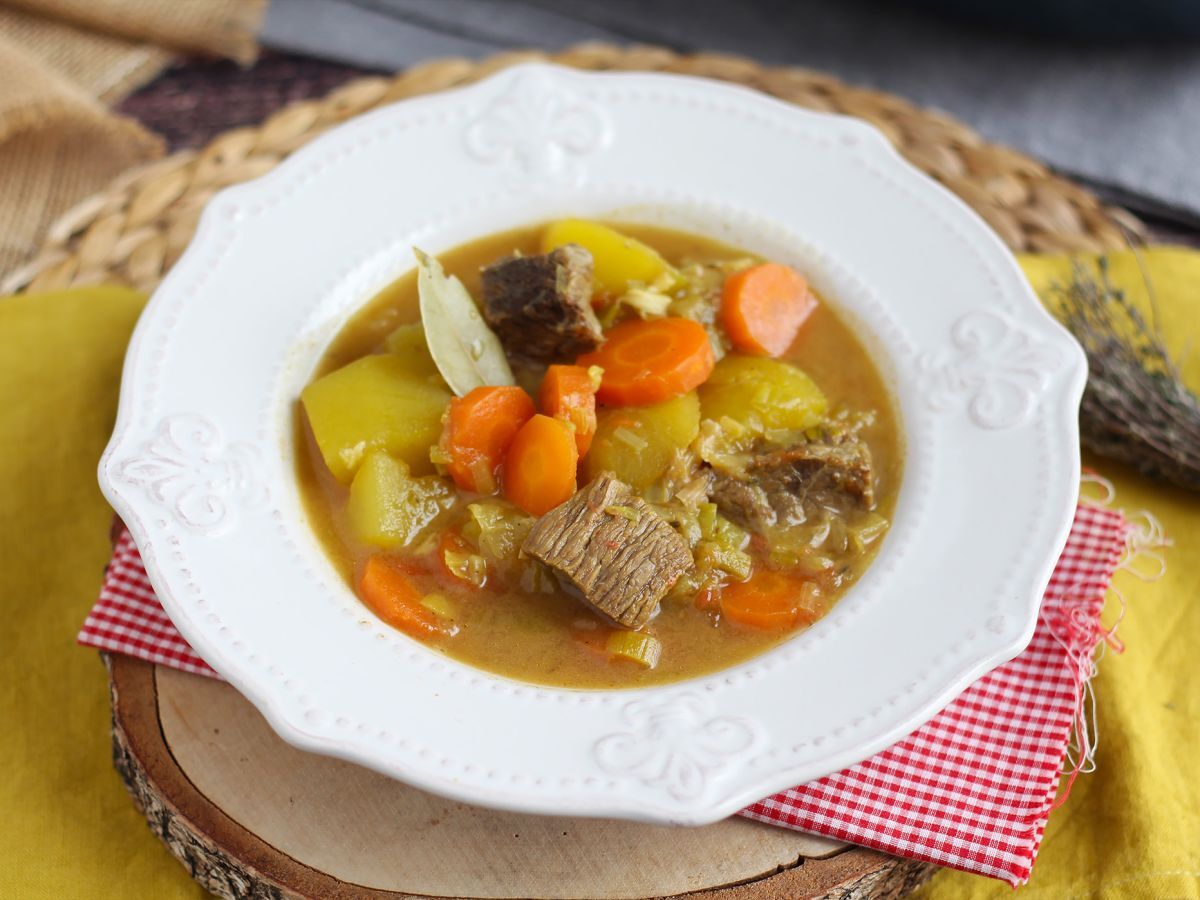 Nötkött- och potatisgryta i tryckkokare - foto 3