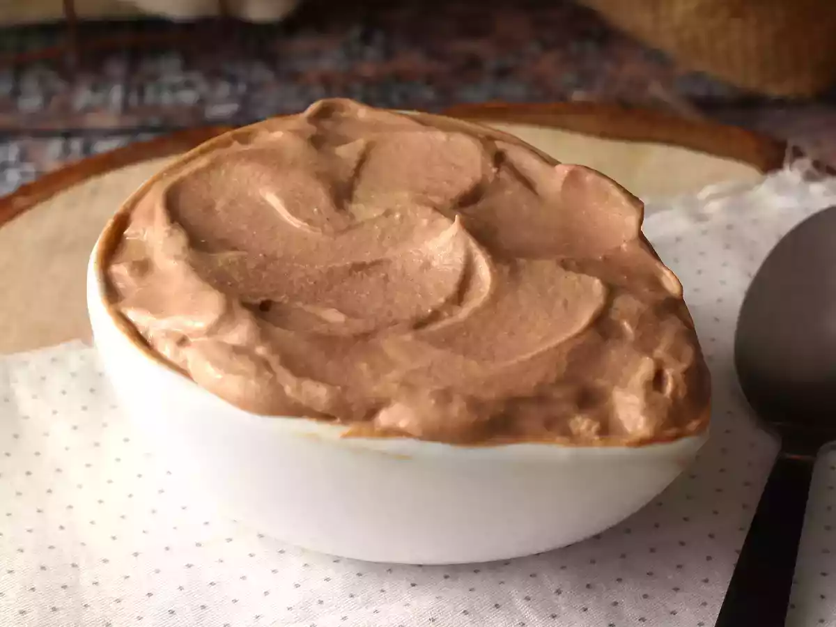 Nutella-grädde, perfekt för att toppa tårtor och lagerkakor - foto 2