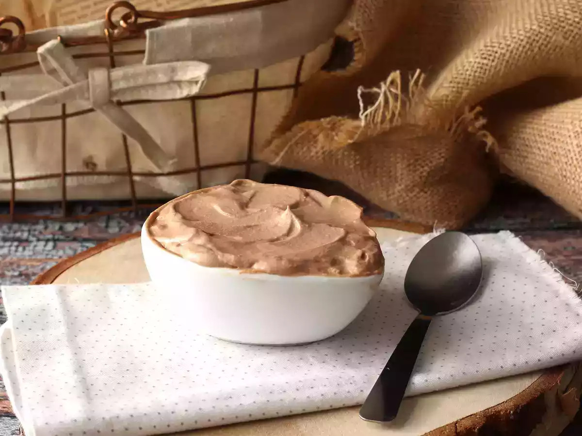 Nutella-grädde, perfekt för att toppa tårtor och lagerkakor - foto 4