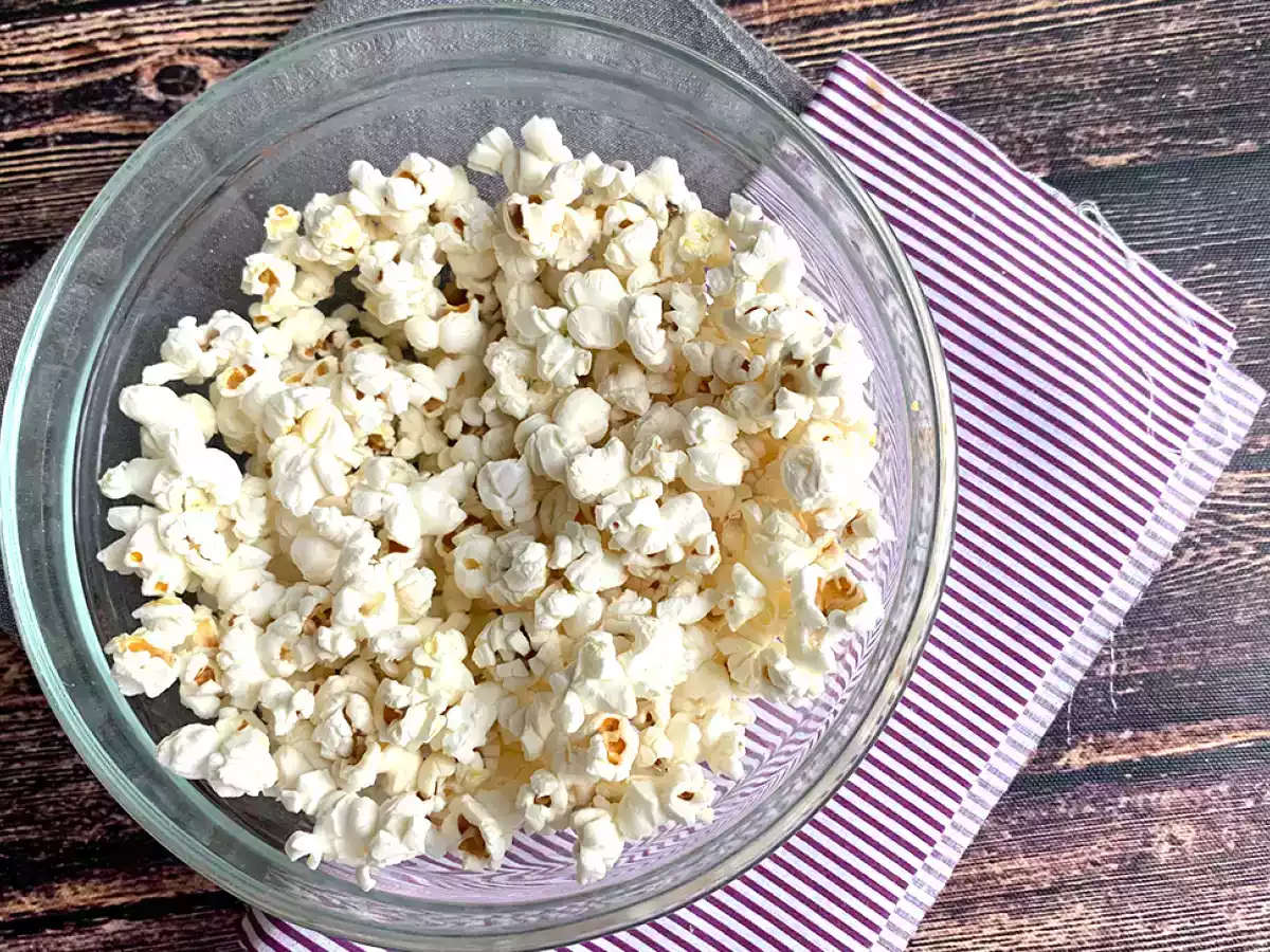 Oljefria popcorn för mikrovågsugn