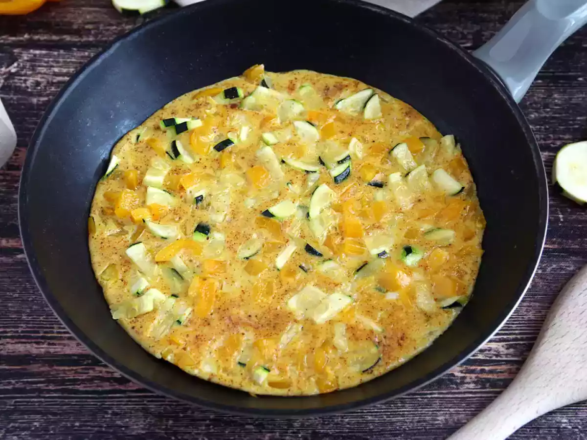 Omelett med paprika och zucchini