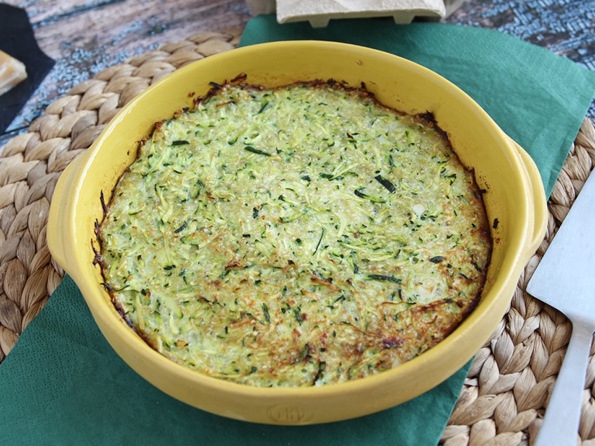 Omelett med zucchini och quinoa