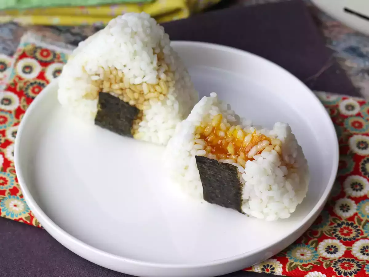 Onigiri med äggulor konserverade i sojasås - foto 8