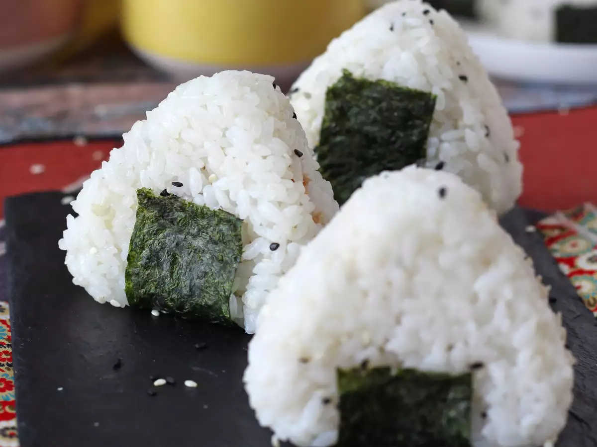 Onigiri med tonfisk – japanska ristrianglar - foto 6