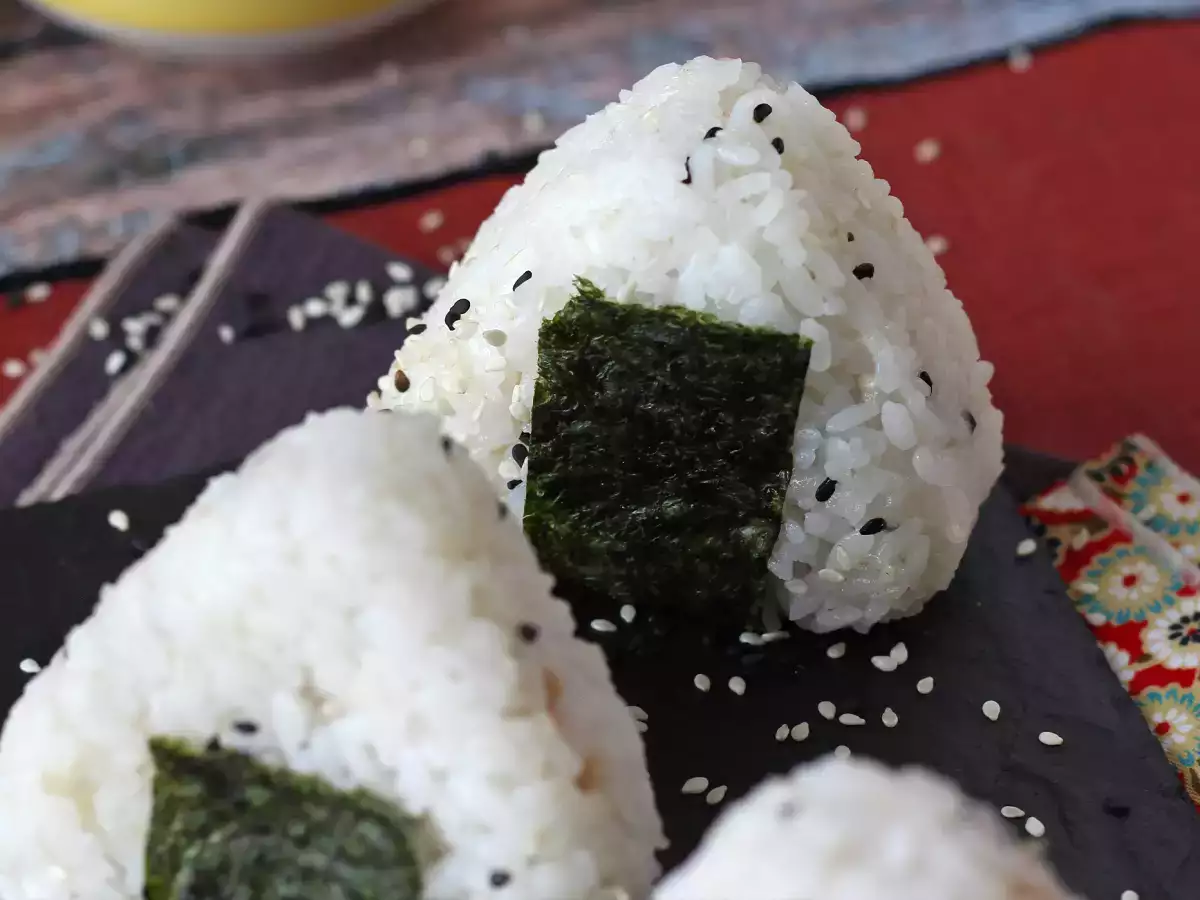 Onigiri med tonfisk – japanska ristrianglar - foto 8