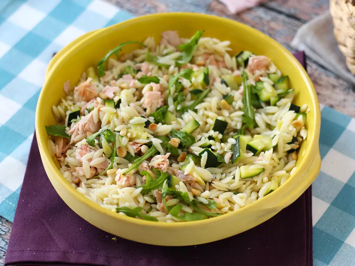 Orzo pastasallad med lax och zucchini - foto 3