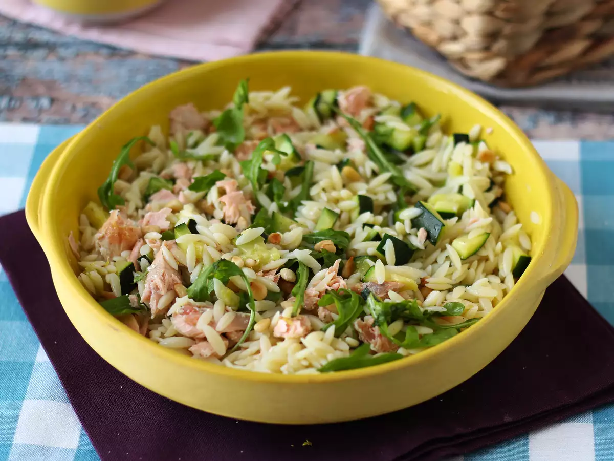 Orzo pastasallad med lax och zucchini - foto 5