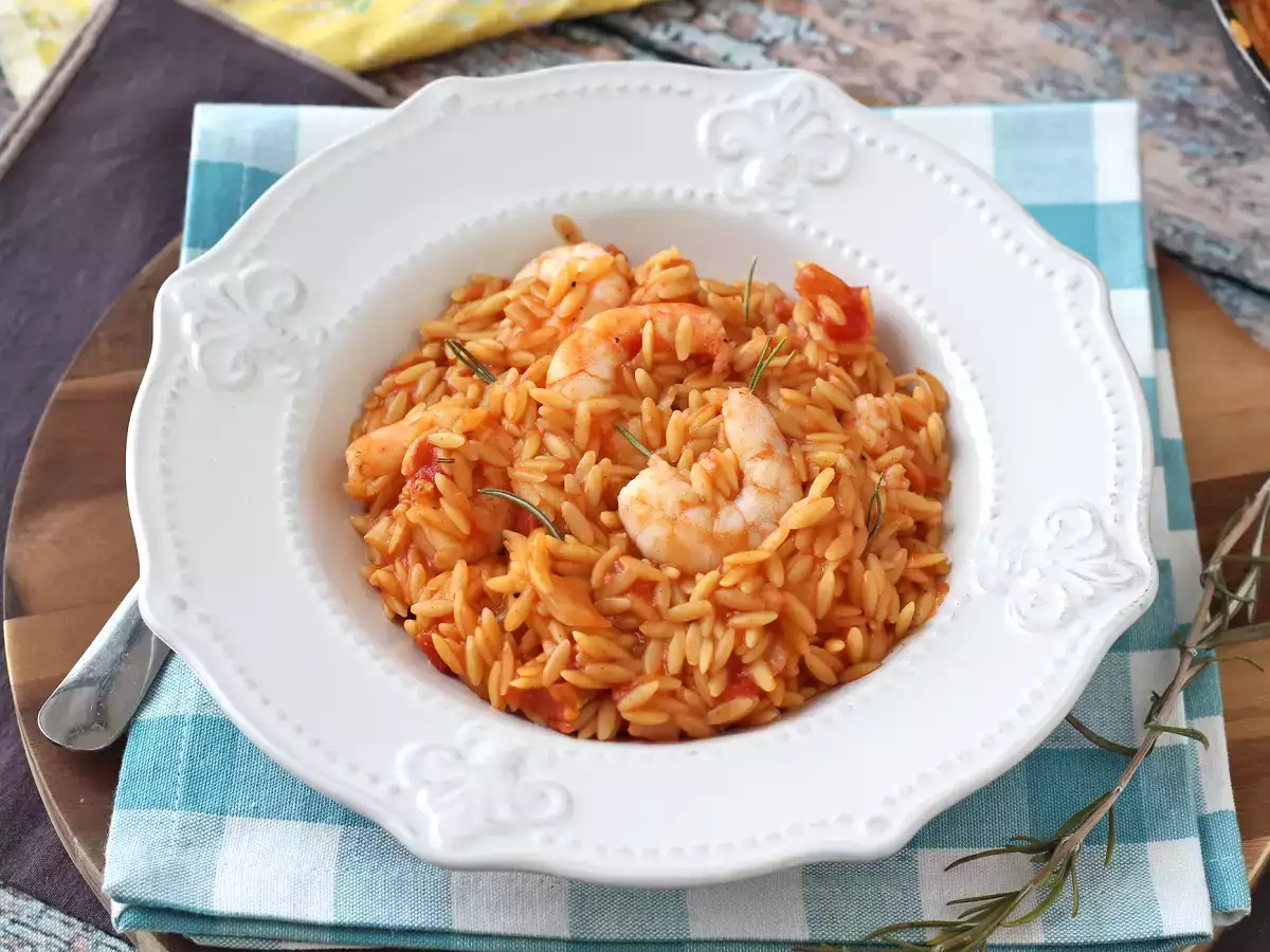 Orzopasta med tomater och räkor, tillagad som risotto - foto 3
