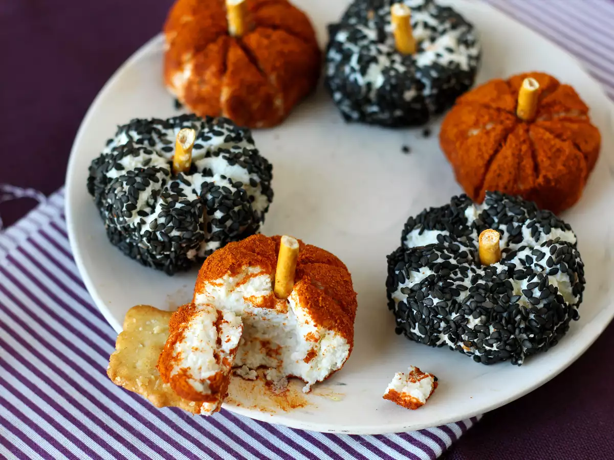 Ostbollar att bre på i form av pumpor – perfekta till Halloween! - foto 3