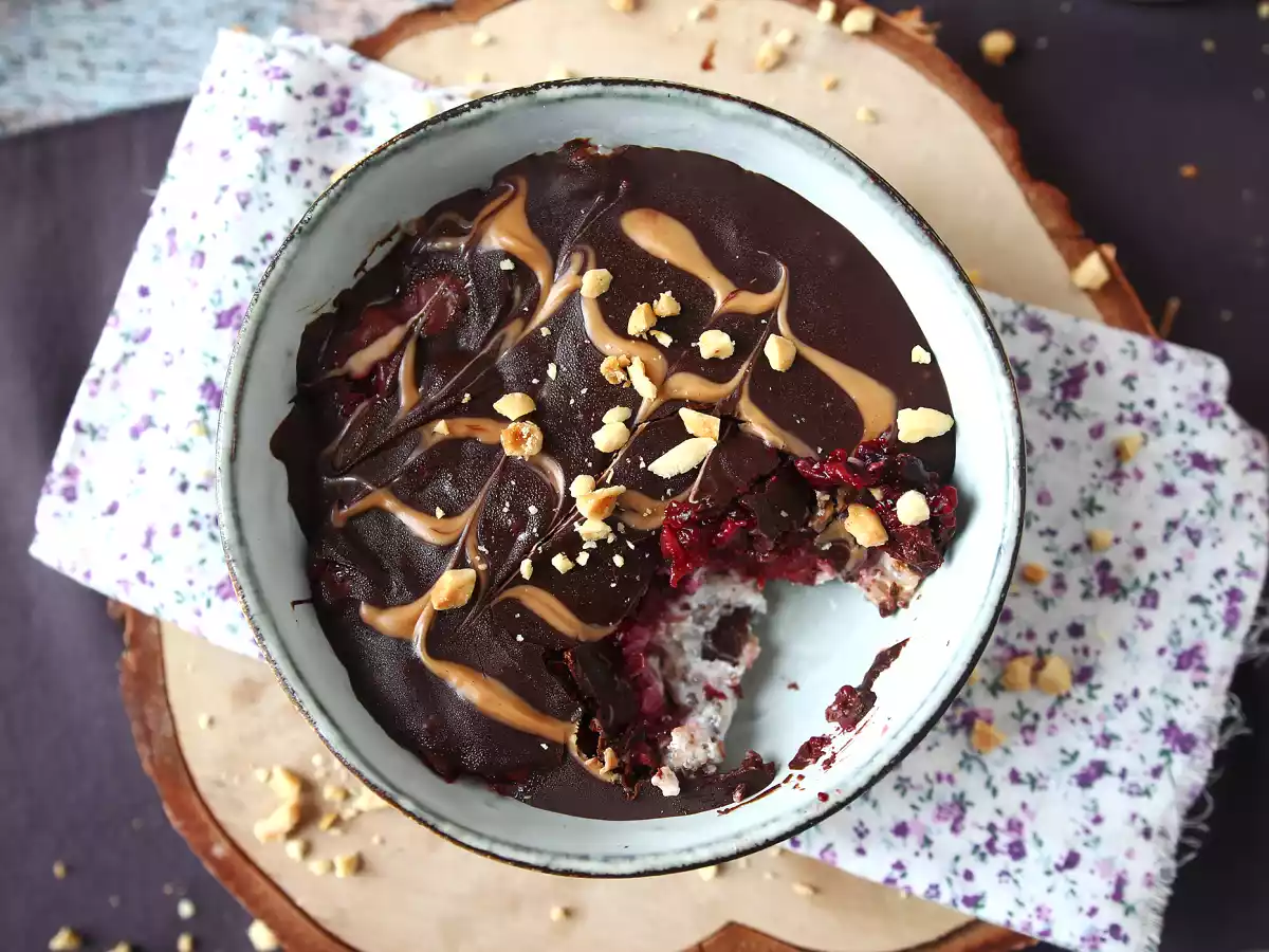 Overnight oats med röd frukt och choklad, en hälsosam och mättande frukost! - foto 3