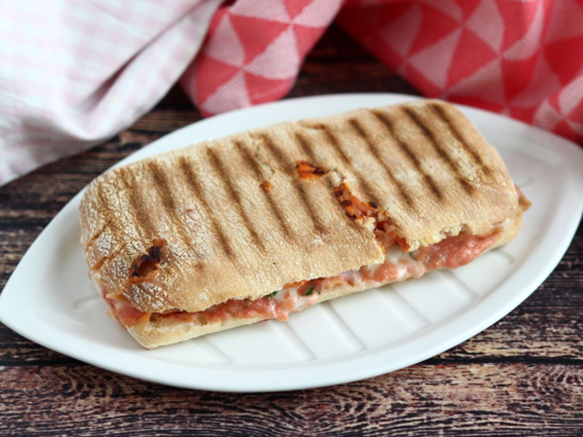 Panini med lax, mozzarella och dill - foto 4