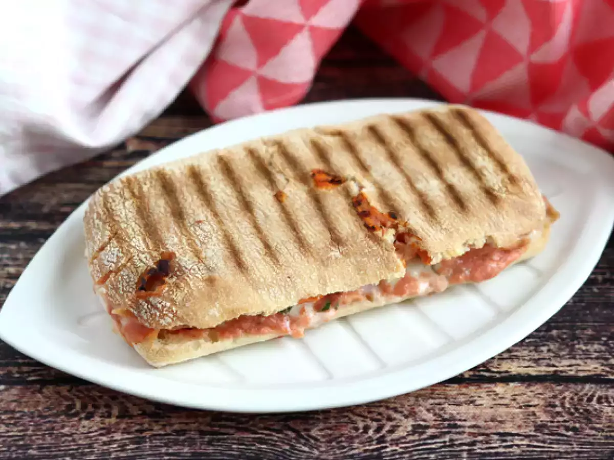 Panini med rökt lax, mozzarella och dill - foto 4