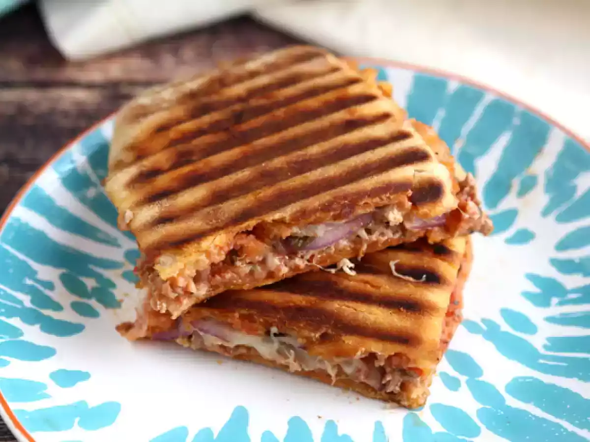 Panini med tonfisk, tomat och kapris