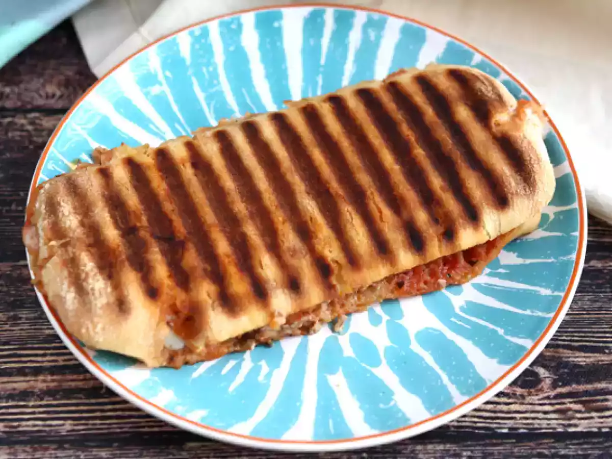 Panini med tonfisk, tomat och kapris - foto 4