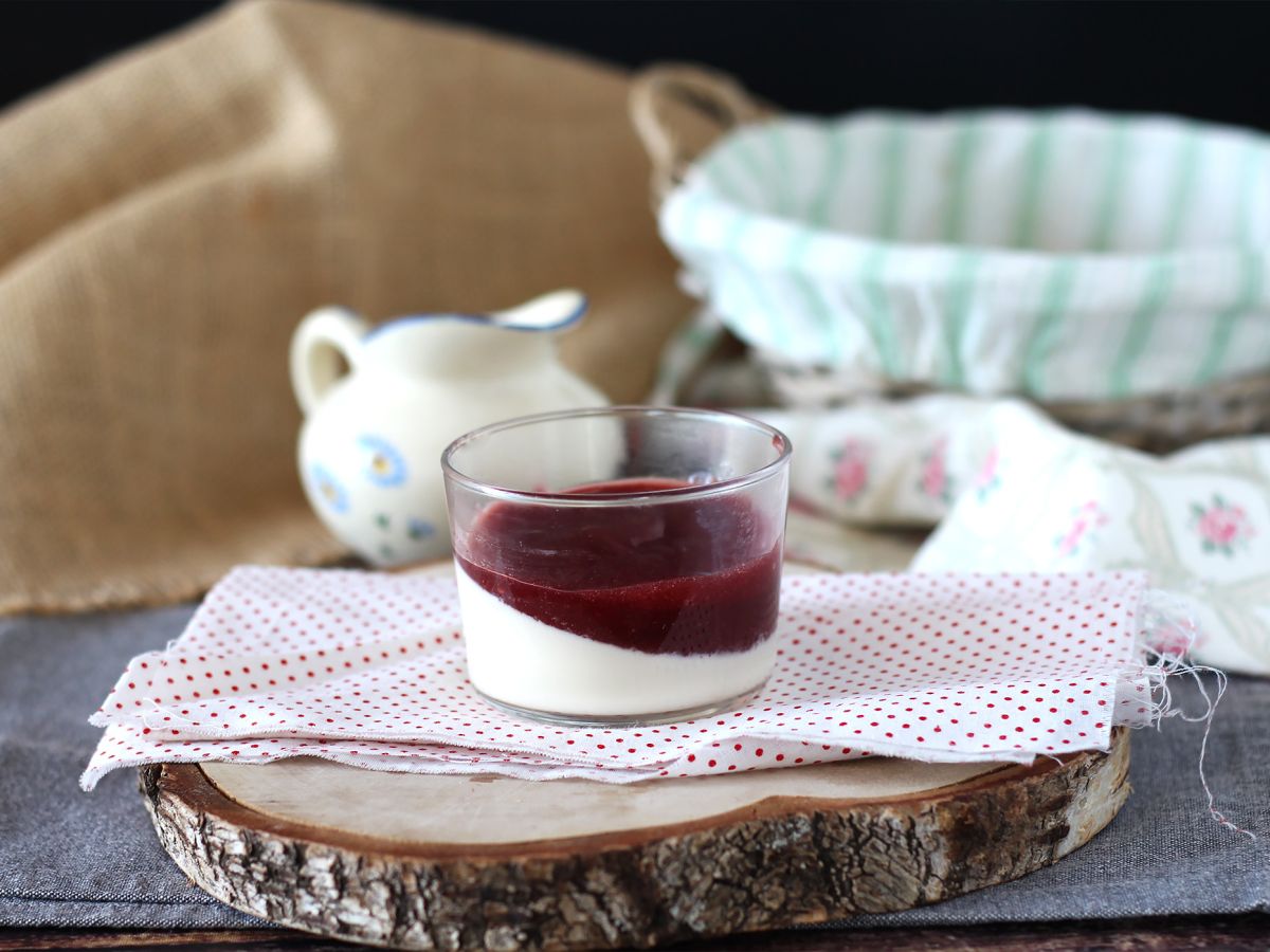 Panna cotta med bärcoulis