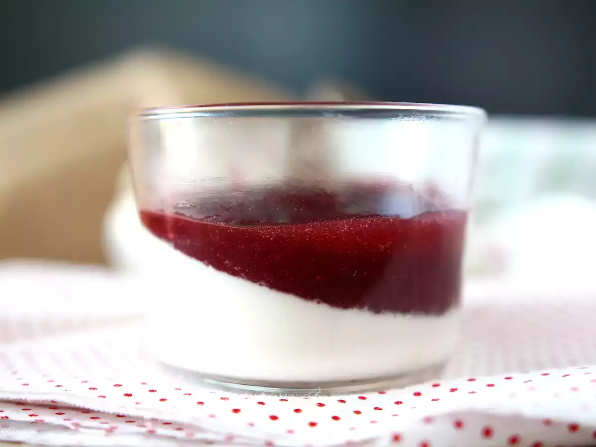 Pannacotta med bärsås - foto 2