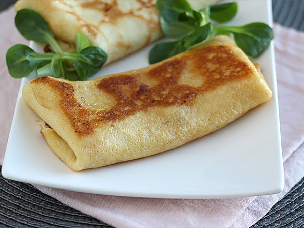 Pannkakor fyllda med béchamelsås, ost och skinka - foto 3