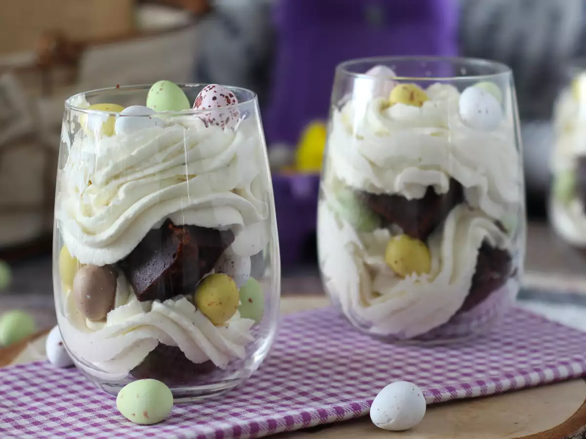 Påskdessert i glas med brownie och mascarponekräm - foto 6
