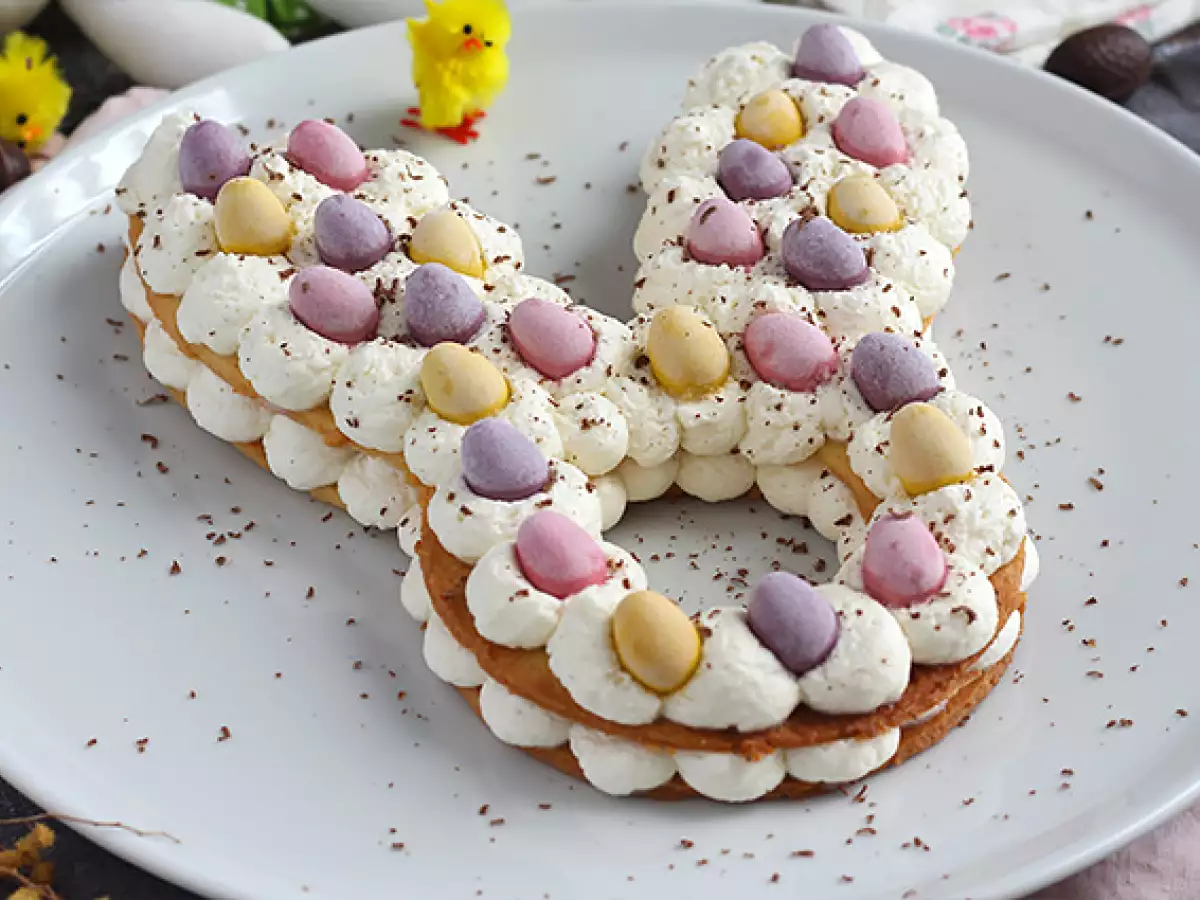 Påsktårta i form av en kanin med chokladägg - foto 3
