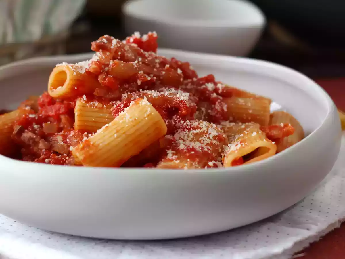 Pasta all'amatriciana, det traditionella receptet förklarat steg för steg - foto 2
