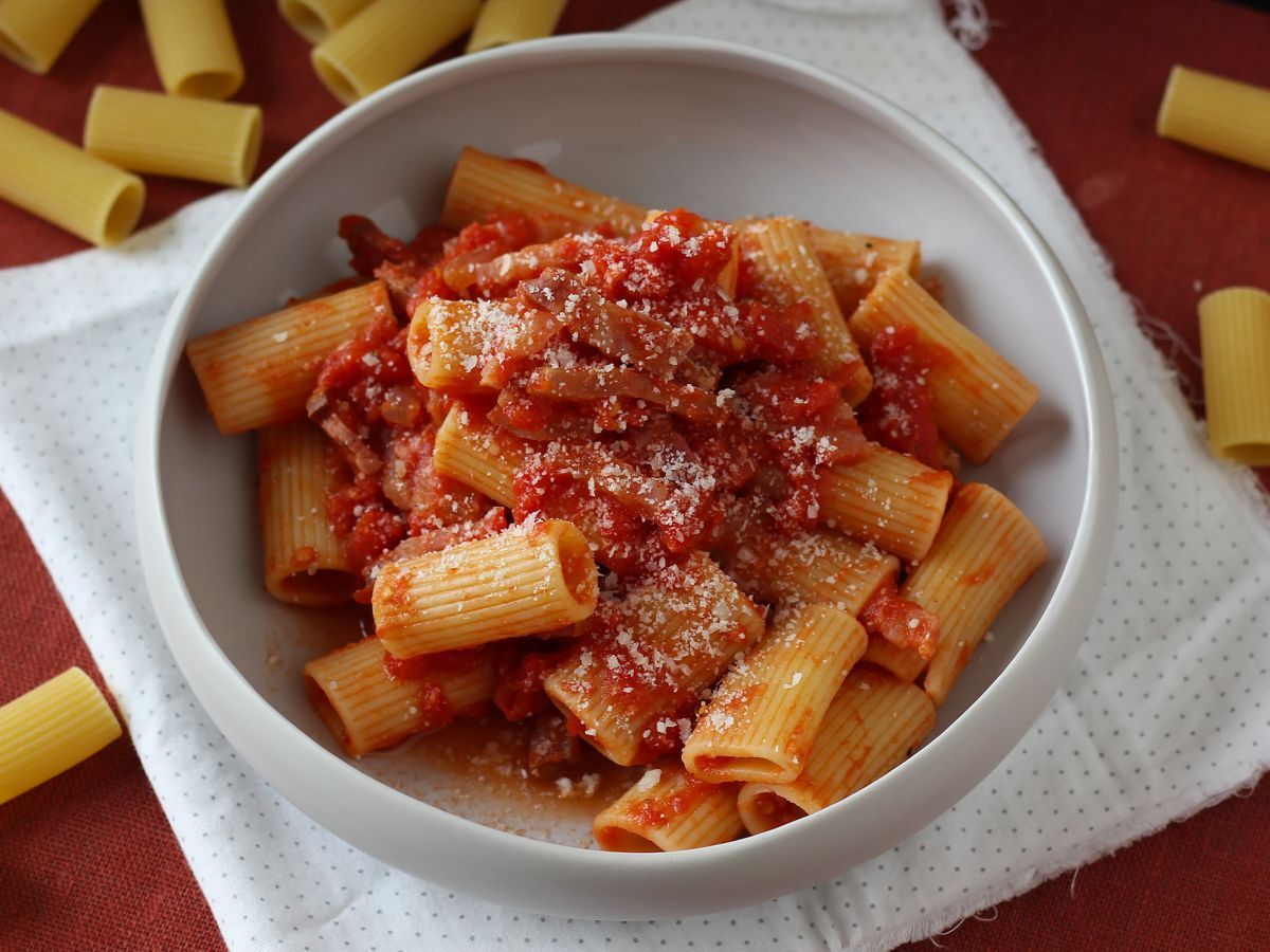 Pasta all'amatriciana, det traditionella receptet förklarat steg för steg - foto 3