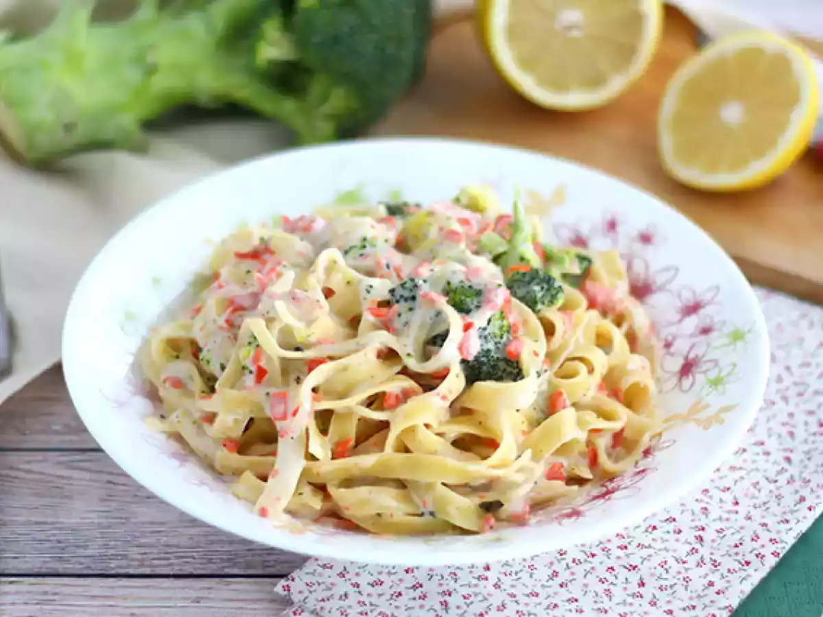Pasta i en gryta - Tagliatelle med lax och broccoli