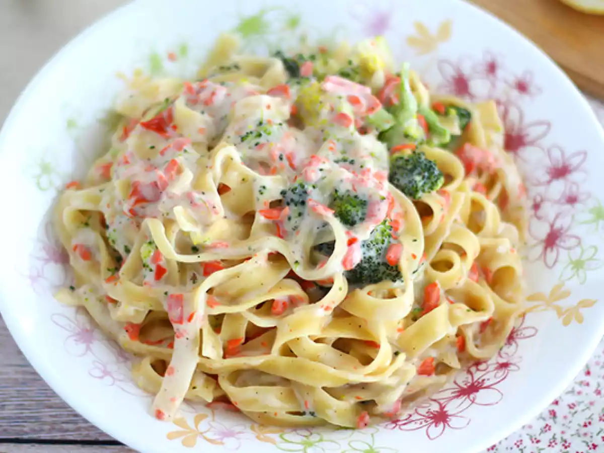 Pasta i en gryta - Tagliatelle med lax och broccoli - foto 2