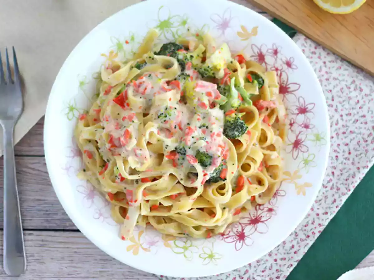 Pasta i en gryta - Tagliatelle med lax och broccoli - foto 3