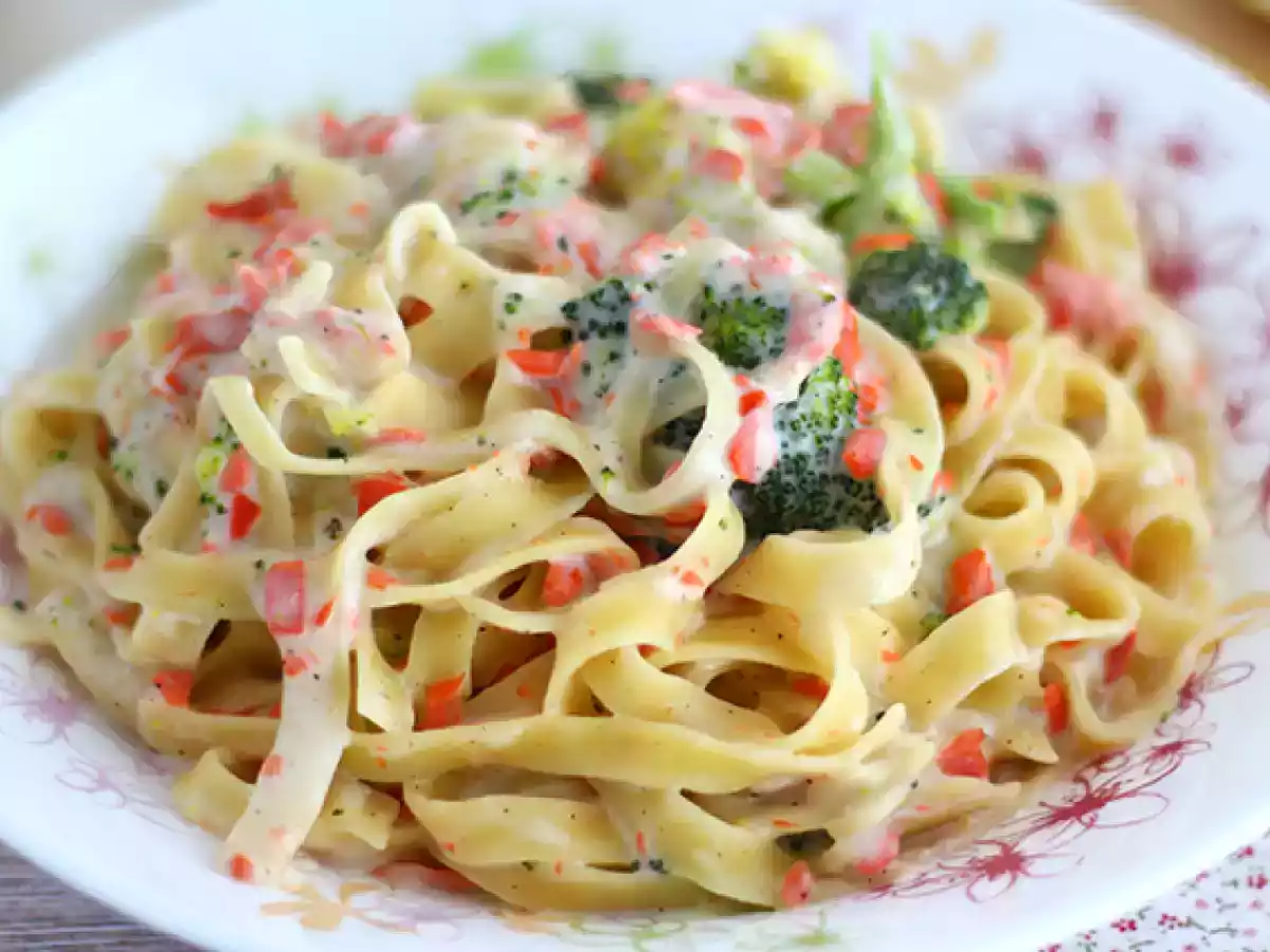 Pasta i en gryta - Tagliatelle med lax och broccoli - foto 4