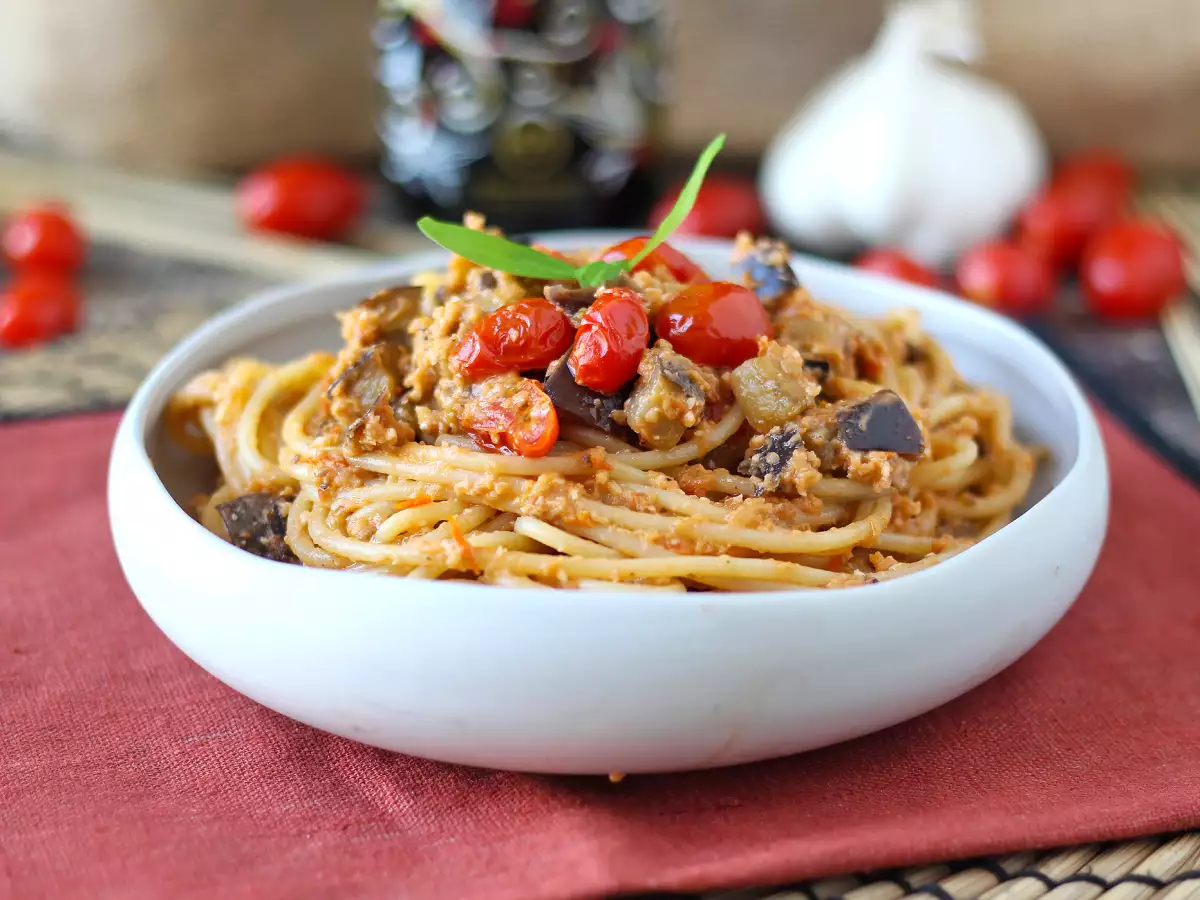 Pasta med auberginekräm och körsbärstomater: enkelt och gott recept
