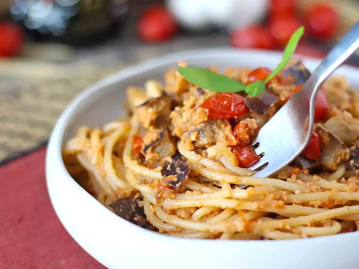 Pasta med auberginekräm och körsbärstomater: enkelt och gott recept - foto 3