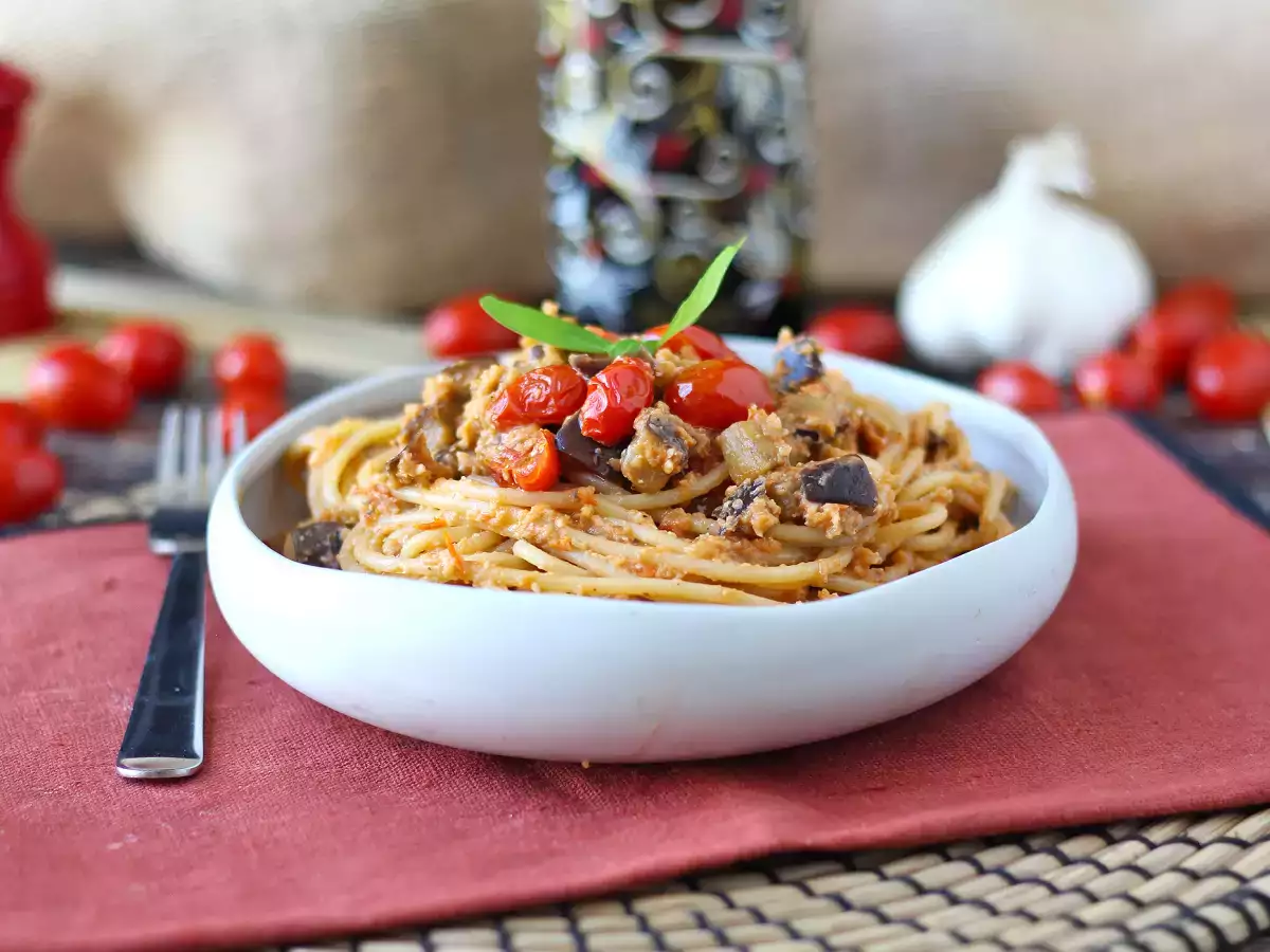 Pasta med auberginekräm och körsbärstomater: enkelt och gott recept - foto 5