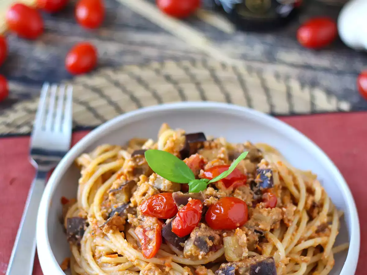 Pasta med auberginekräm och körsbärstomater: enkelt och gott recept - foto 6