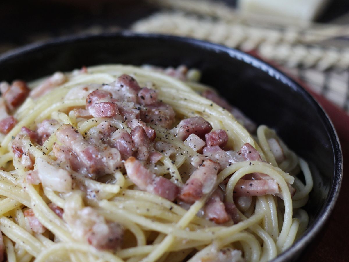 Pasta med bacon: lätt, billigt och krämigt - foto 2
