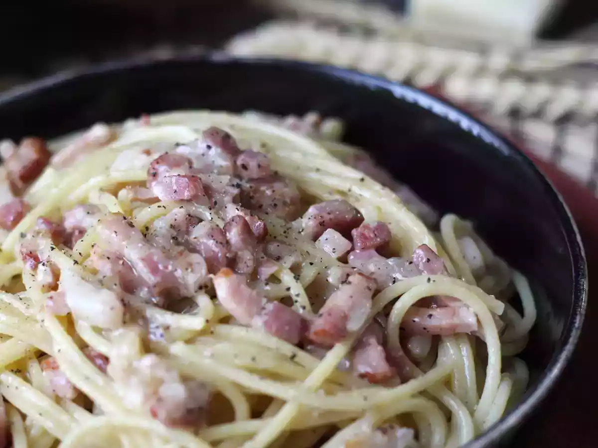 Pasta med bacon: lätt, billigt och krämigt - foto 2