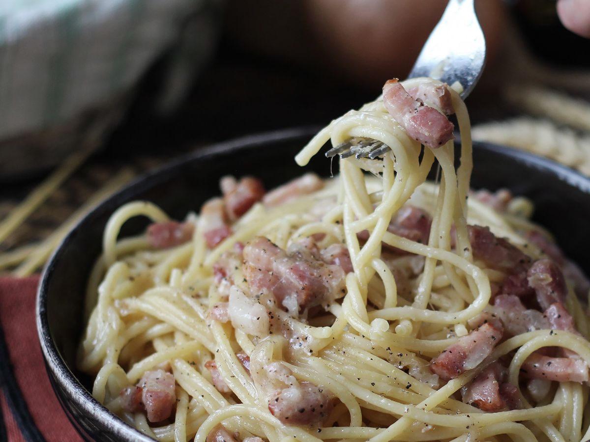 Pasta med bacon: lätt, billigt och krämigt - foto 3