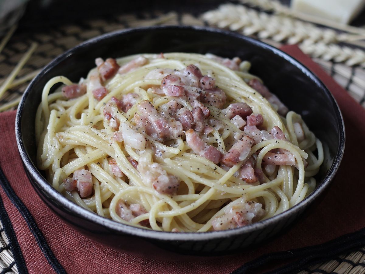 Pasta med bacon: lätt, billigt och krämigt - foto 4