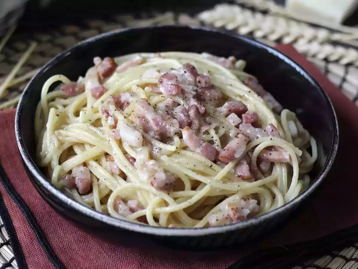 Pasta med bacon: lätt, billigt och krämigt - foto 4